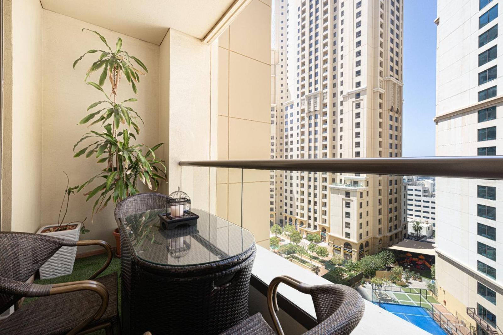 Stylish And Sleek: Modern Well-Furnished One Bedroom Hall And Kitchen Apartment Dubai Exterior photo